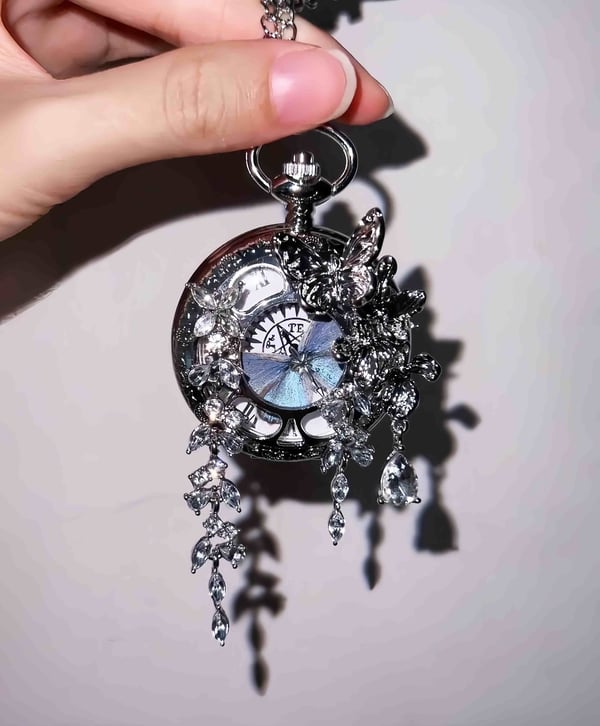 Butterfly Pocket Watch – Vintage-Inspired Keepsake with Crystal Charms